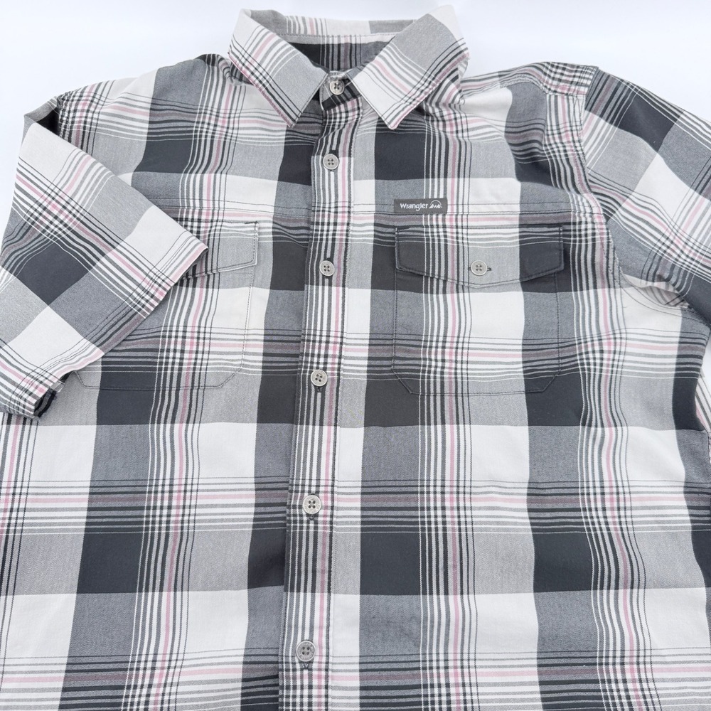 Wrangler Button Down Shirt Mens M Regular Fit Plaid Short‎ Sleeve Black Pink